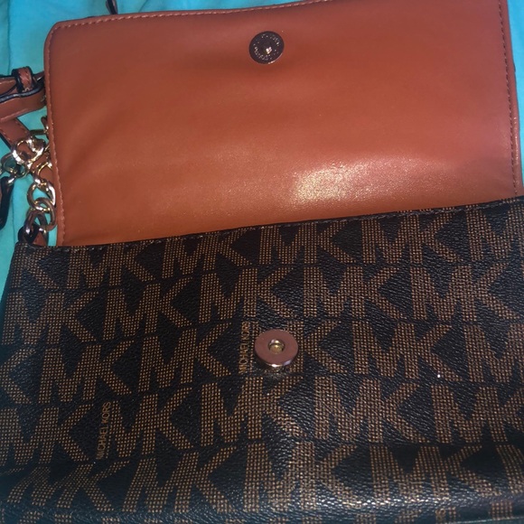 michael kors purse - Picture 5 of 7